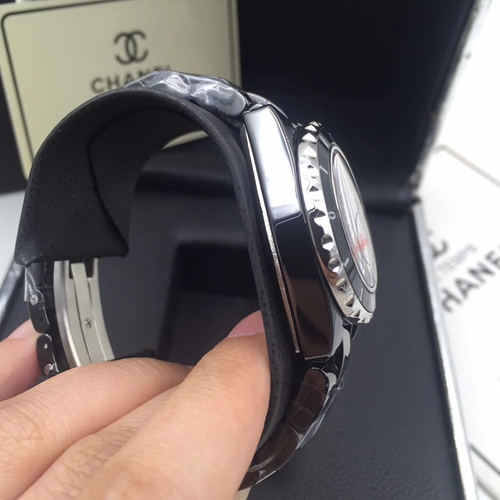 シャネル時計側面デザイン